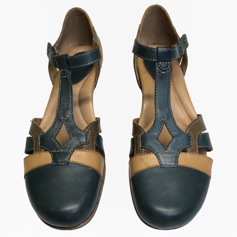 Earth Leather Closed Toe Women’s Sandals 9.5